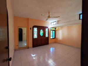 CASA EN VENTA MERIDA, ITZIMNA IMPRESIONANTE PROPIEDAD SOBRE AVENIDA (AVC-2086)