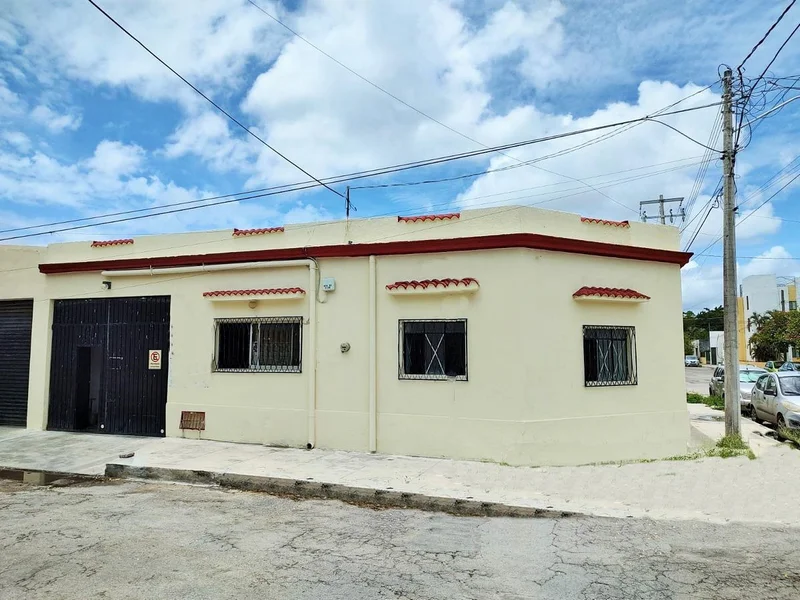 AMPLIO LOCAL EN VENTA EN ESQUINA GARCIA GINERES