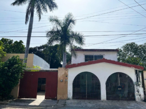 Casa en Venta en Mérida Centro - EXCLU EN VENTA MERIDA CENTRO CON TERRENO DE 1041M2 (AVC-2300)