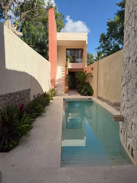 HERMOSA CASA REMODELADA EN EL CENTRO DE MERIDA