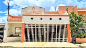 Casa en Venta en Fraccionamiento Yucalpeten - CASA EN VENTA MERIDA