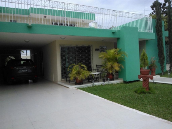 Casa en Venta en Fraccionamiento Jardines de Mérida - AMPLIA CASA EN VENTA MERIDA