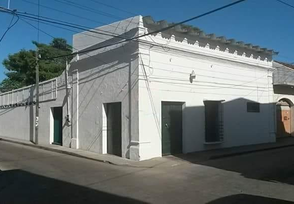 Casa en Venta-Renta en Ciudad del Carmen Centro - LINDA CASA EN ESQUINA A USO COMERCIAL EN VENTA/RENTA CIUDAD DEL CARMEN (IVC-2438)