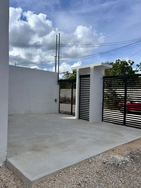 HERMOSA CASA EN VENTA NUEVA EN DZITYA