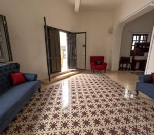 CASA EN RENTA, 2 RECAMARAS, AMUEBLADA, MERIDA CENTRO, SANTIAGO (ARC-1020)