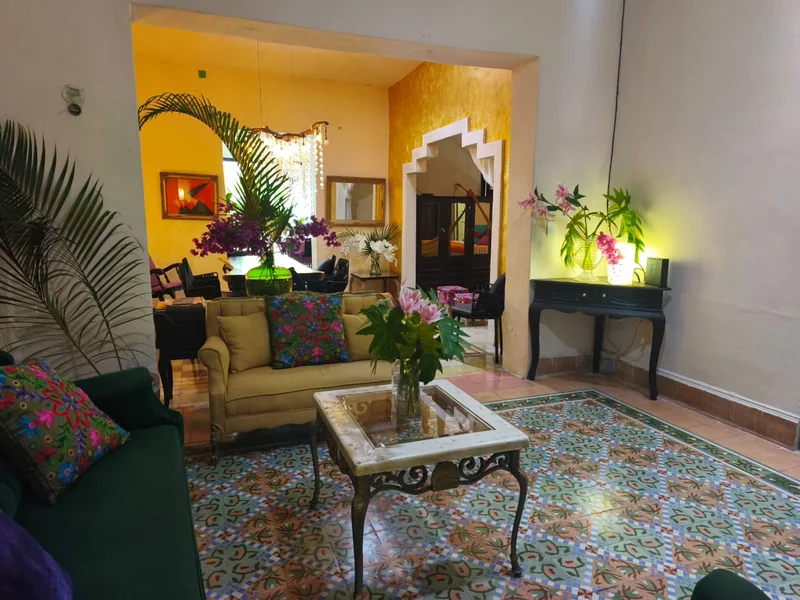 CASA EN VENTA MERIDA, 4 RECAMARAS, ALBERCA, CENTRO,  PASEO MONTEJO,  REMODELADA (LVC-1988)