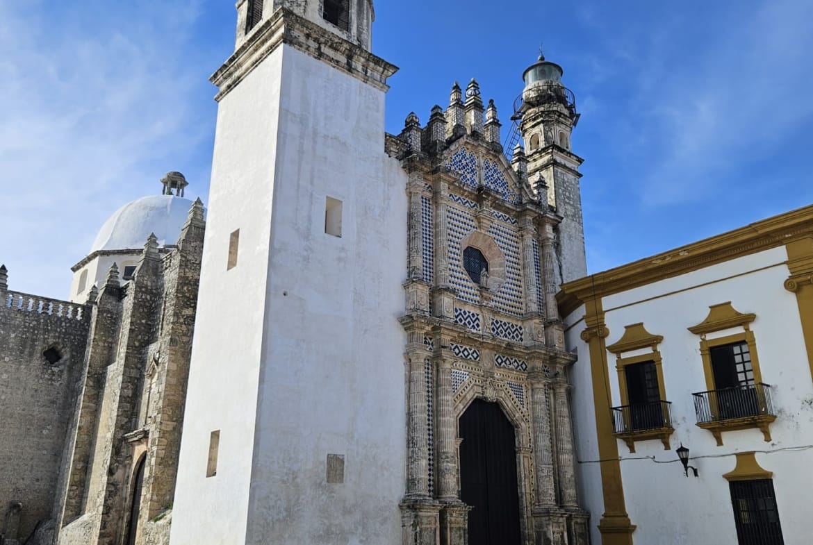 CASA EN VENTA EN CAMPECHE CENTRO : INCREIBLE CASA COLONIAL EN VENTA EN EL CENTRO DE CAMPECHE (FVC-2496)