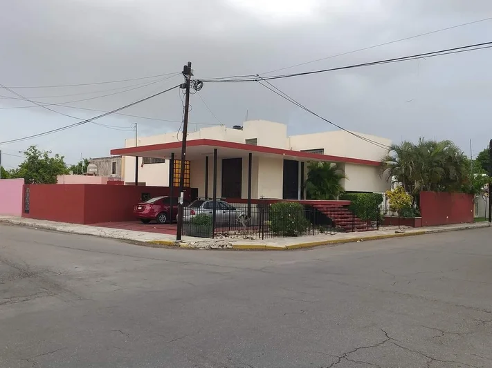 CASA EN VENTA 3 RECAMARAS ,MUY AMPLIA EN ESQUINA EN VENTA MIGUEL ALEMAN (QVC-2550)