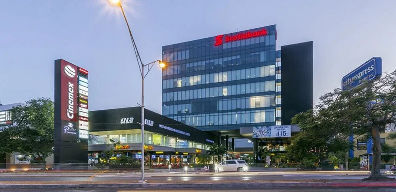 EXCELENTE LOCAL COMERCIAL EN RENTA PLAZA PENINSULA