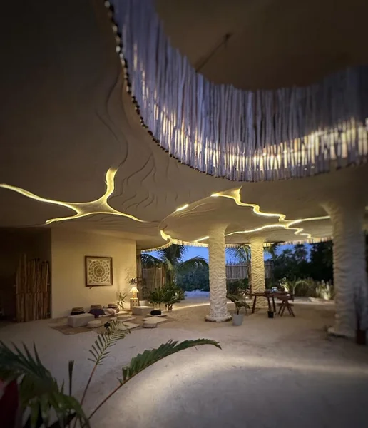 HERMOSO HOTEL EN VENTA HOLBOX CERCA DEL MAR