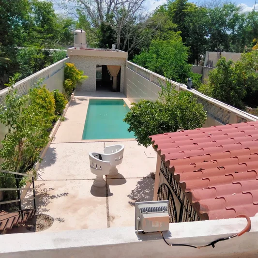 CASA EN VENTA 2 RECAMARAS A UNAS CUADRAS DE LA ERMITA CALLE CERRADA MERIDA CENTRO (FVC-2831)