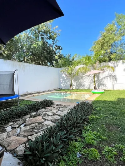 CASA EN VENTA 3 RECAMARAS CON ALBERCA PRIVADA PASEOS DEL MAYAB CONKAL (IVC-2823)