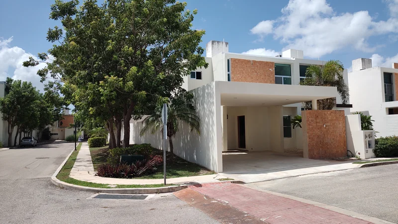 CASA EN VENTA 3 RECAMARAS EN PRIVADA ZONA LEANDRO VALLE MERIDA NORTE (GVC-2818)