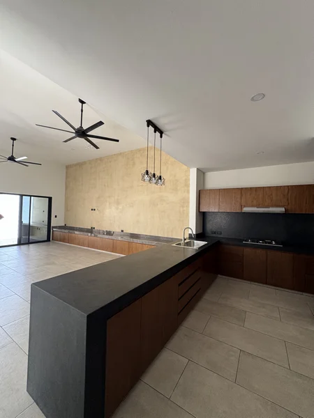 CASA EN VENTA 3 RECAMARAS, ALBERCA, PRIVADA FIORA CHOLUL (AVC-2851)